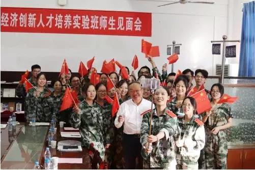 威尼斯569vip游戏下载校长谢红星在学生班会上的特别寄语：热爱生活，珍爱生命